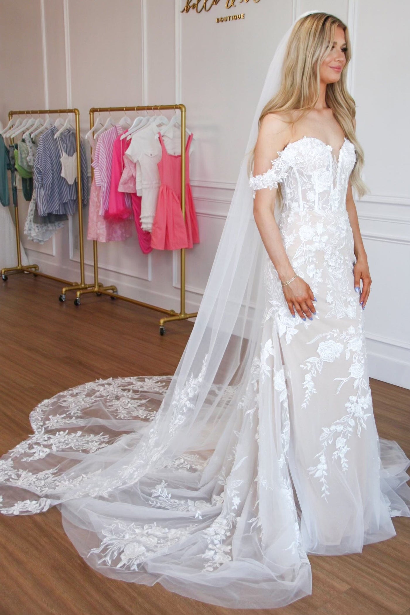 Ayla Scalloped Lace Cathedral Veil: Off White - Bella and Bloom Boutique