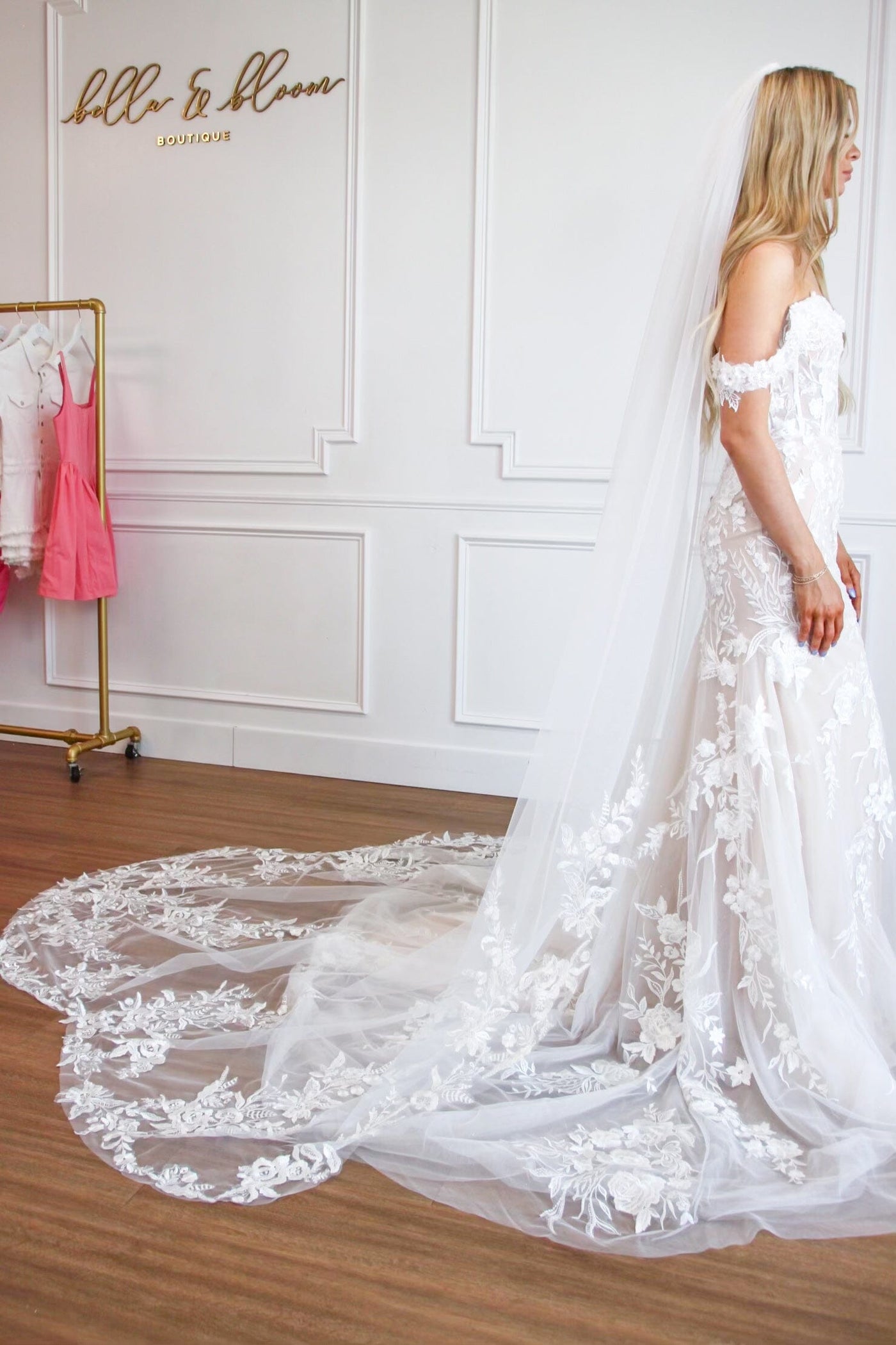 Ayla Scalloped Lace Cathedral Veil: Off White - Bella and Bloom Boutique