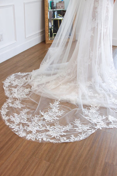 Ayla Scalloped Lace Cathedral Veil: Off White - Bella and Bloom Boutique