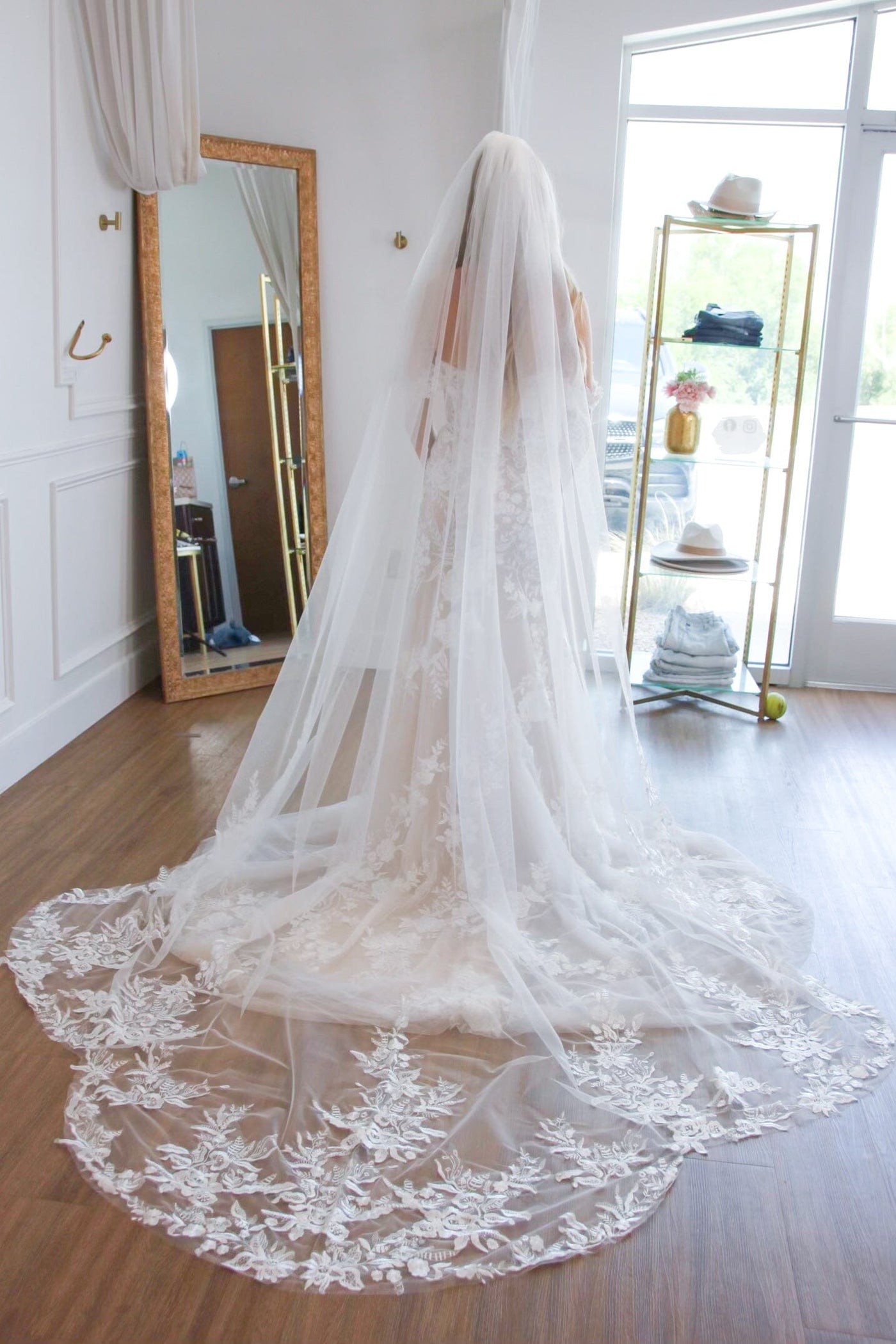 Ayla Scalloped Lace Cathedral Veil: Off White - Bella and Bloom Boutique