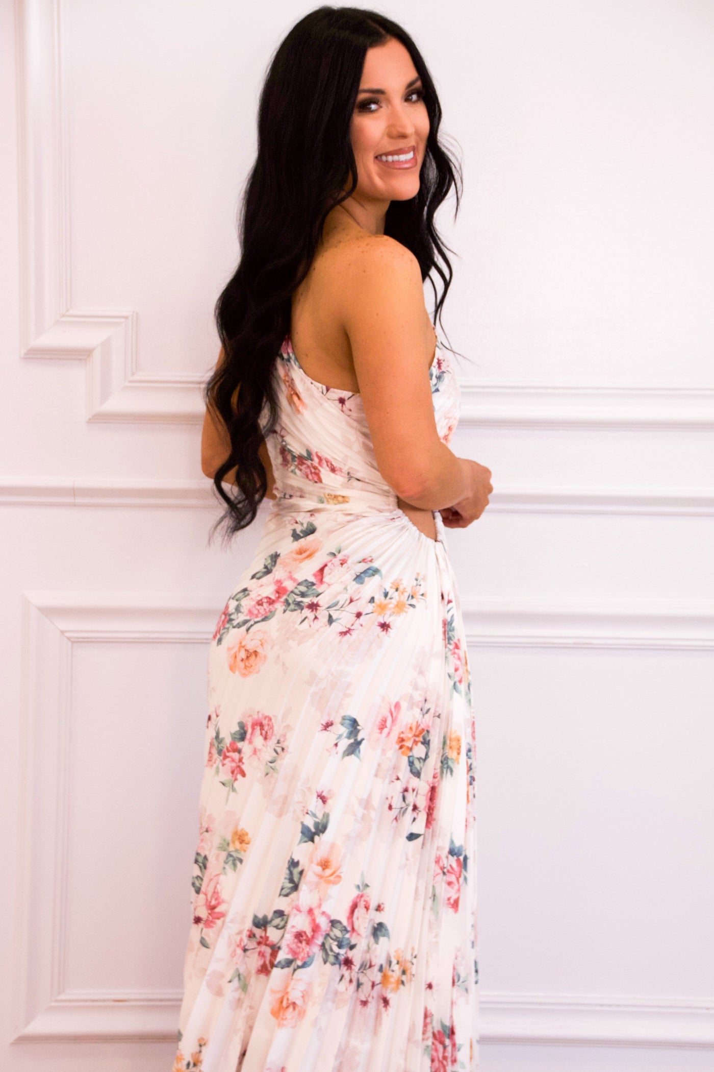 Bella and Bloom Boutique - Novelle One Shoulder Pleated Asymmetrical Maxi Dress: Rose Cloud White Floral Multi Bella and Bloom Boutique - Novelle One Shoulder Pleated Asymmetrical Maxi Dress: Rose Cloud White Floral Multi